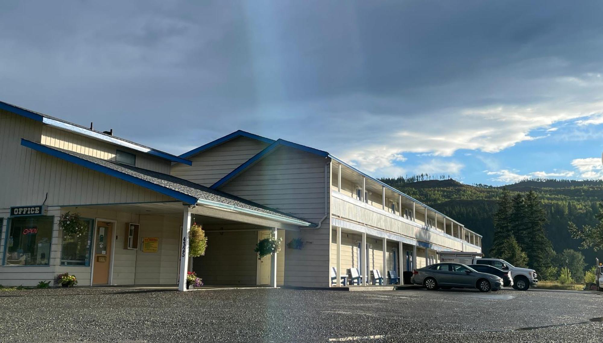 Y-5 Motel Barrière Eksteriør bilde